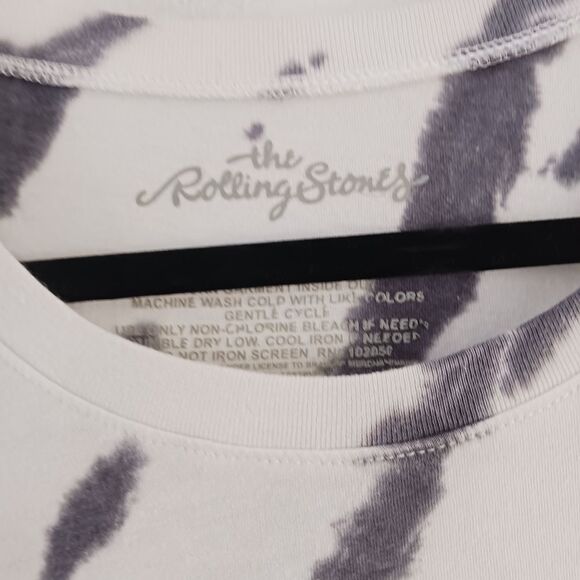 Torrid The Rolling Stones White & Black Tie-Dye Crew Tank size 1X - Picture 3 of 7